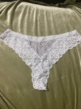 La Vie En Rose Grey Floral Lace Thong with Bow